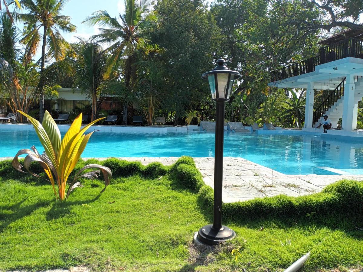 Lucky Beach Resort Trincomalee Ngoại thất bức ảnh