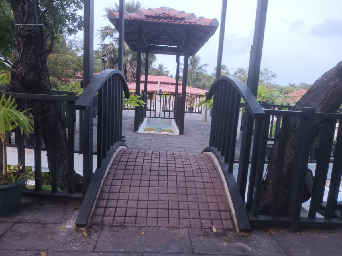 Lucky Beach Resort Trincomalee Ngoại thất bức ảnh