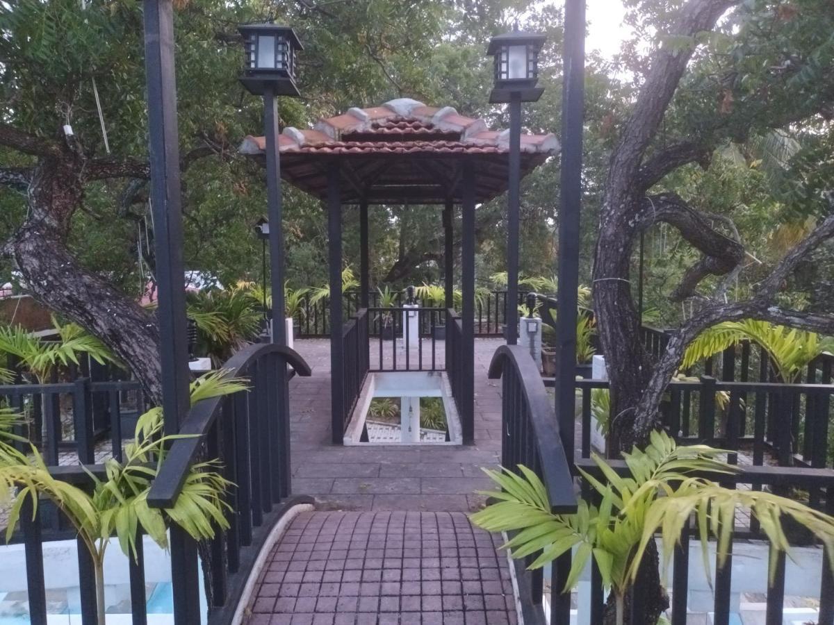 Lucky Beach Resort Trincomalee Ngoại thất bức ảnh