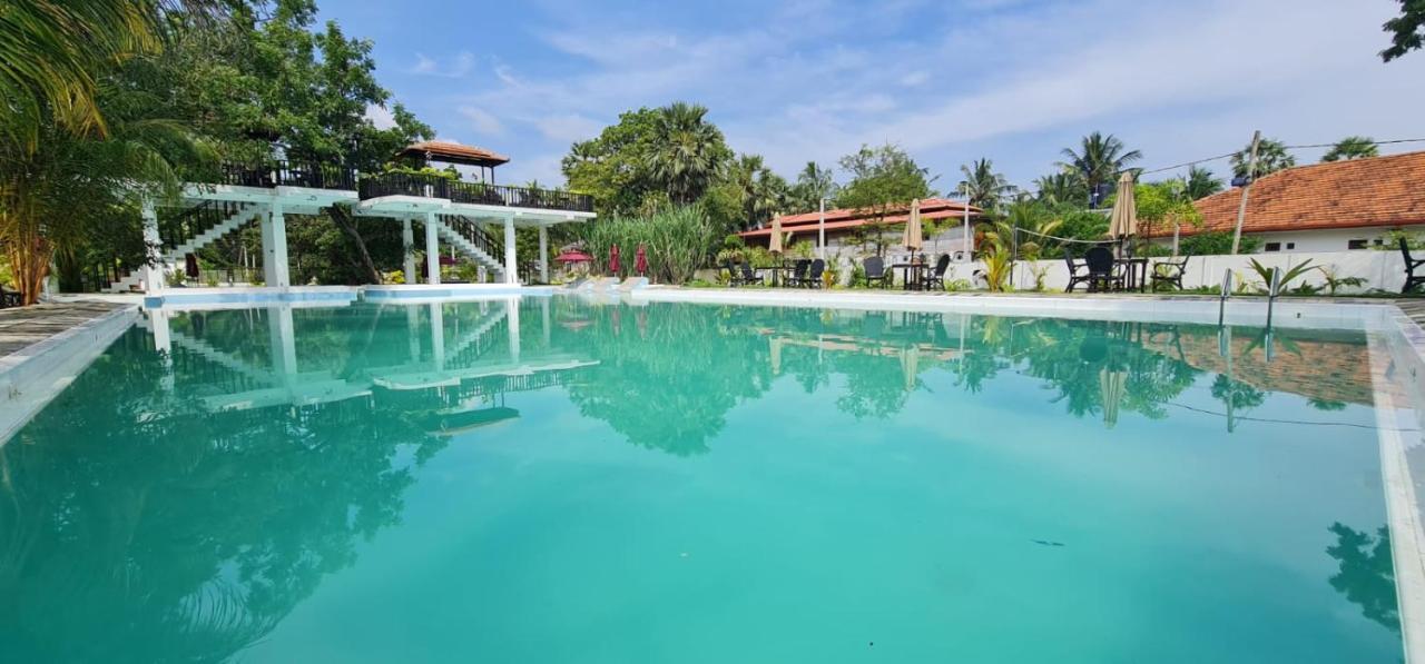 Lucky Beach Resort Trincomalee Ngoại thất bức ảnh