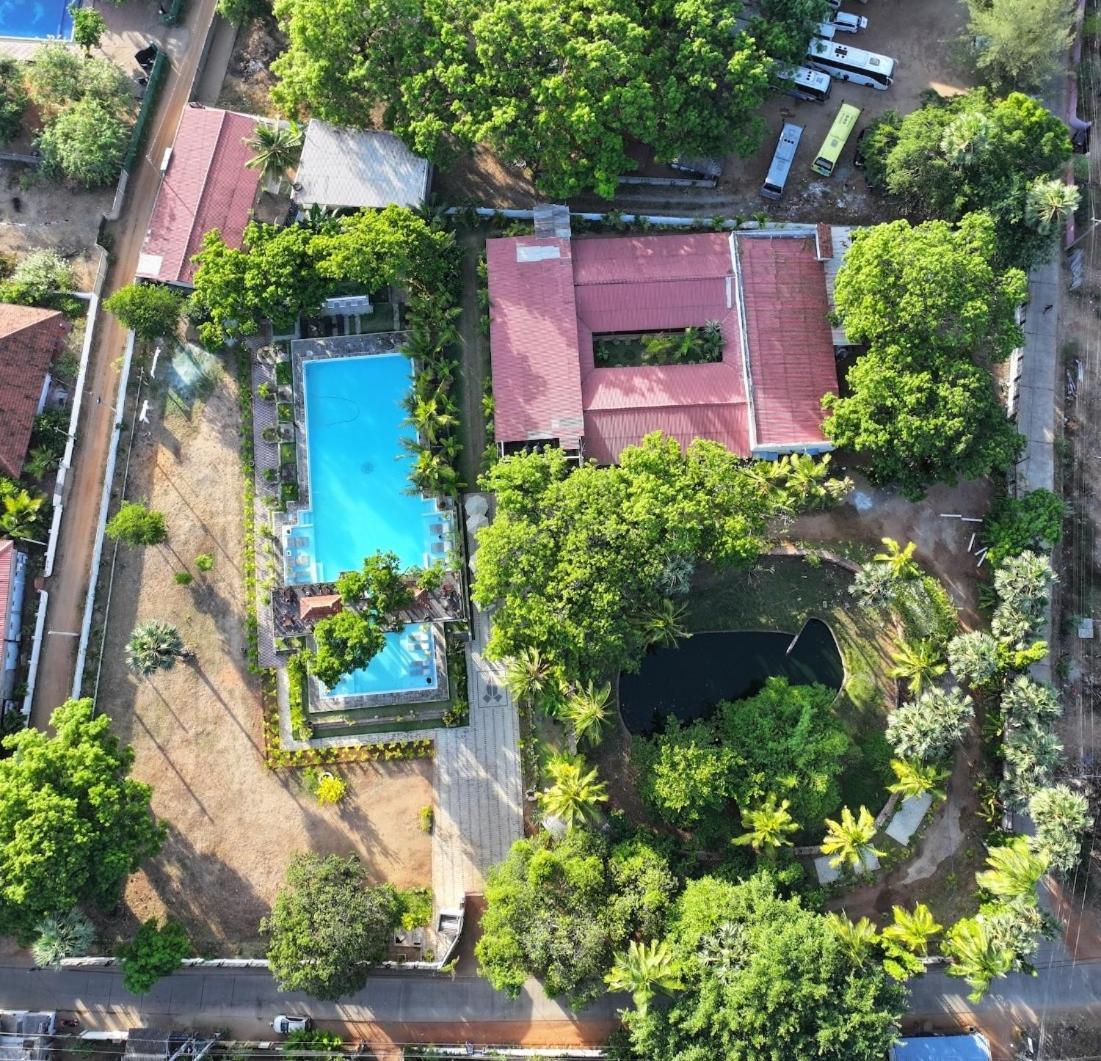Lucky Beach Resort Trincomalee Ngoại thất bức ảnh